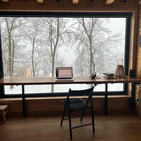 Moodysun Studio, Remote Tiny Дом отдыха Комарник